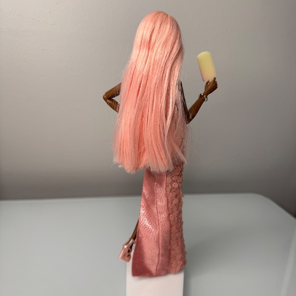 IT Tulabelle True Three Hearts Hollis Nude Fashion Doll Pastel Hair Dress - Picture 4 of 8